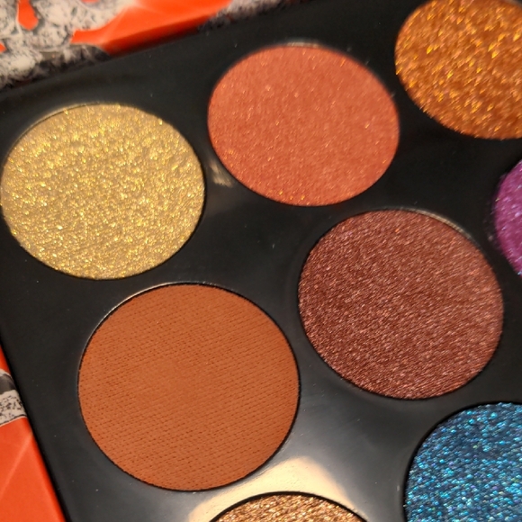 Pat McGrath Labs Luminous Legends: Mega Eye Shadow Palette - Picture 2 of 10